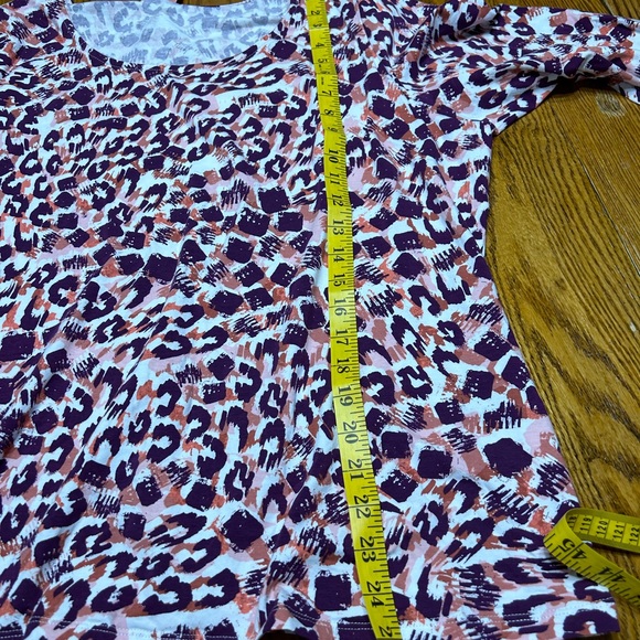 Hearts of Palm round neck top.  Cheetah print, 3/4 length sleeves.  Size 1XL - Picture 5 of 8
